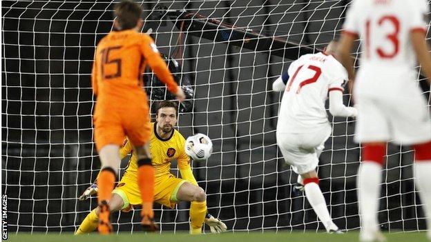 Turkey stun Netherlands in qualifying