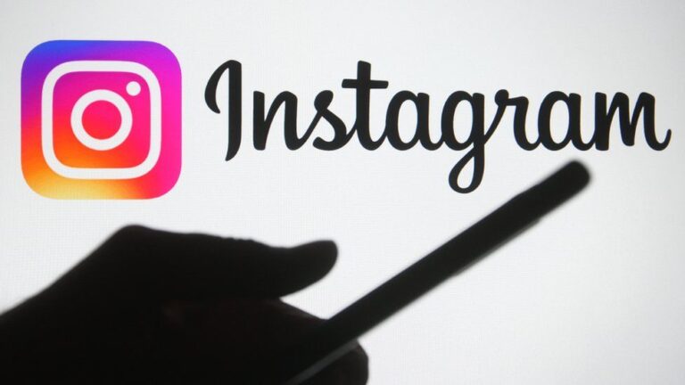 Instagram makes under-16s’ accounts private by default