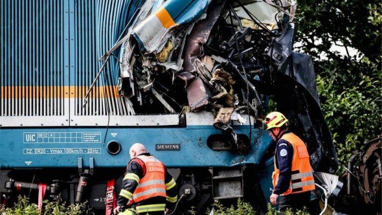 Three dead in train crash near Czech-German border