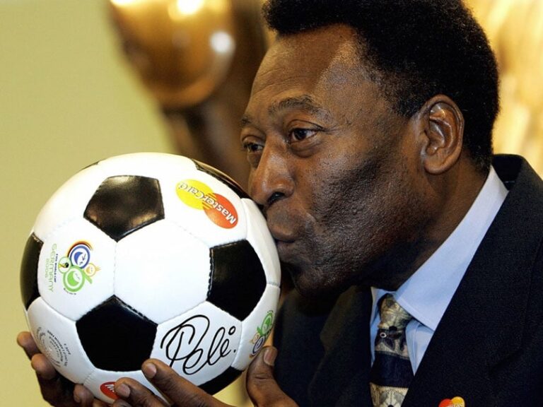 Football legend Pele hospitalized for colon tumor