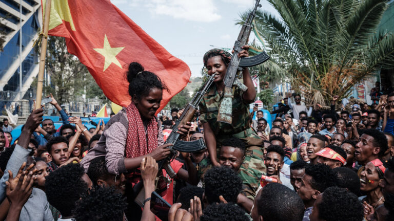Witnesses accuse Ethiopian rebels of killing hundreds.